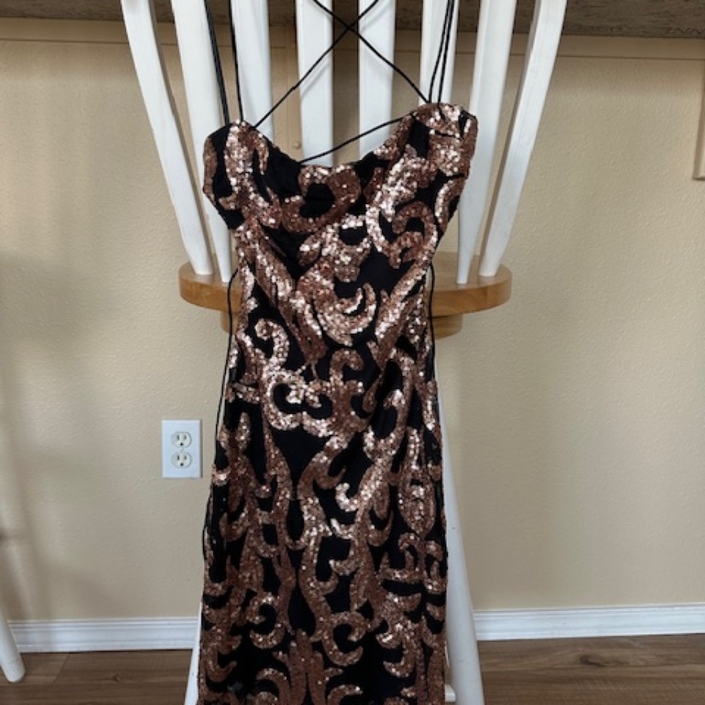 Beautiful sequined black and gold dress by Windsor. Size small NWT